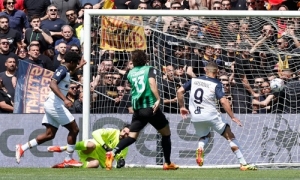 Strepitoso Lecce. Tre gol dal Mapei da portare in dono a Sant&#039;Oronzo
