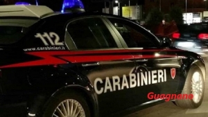 Chiama i Carabinieri per annunciare che si sarebbe ucciso: ma in casa non trovano nessuno