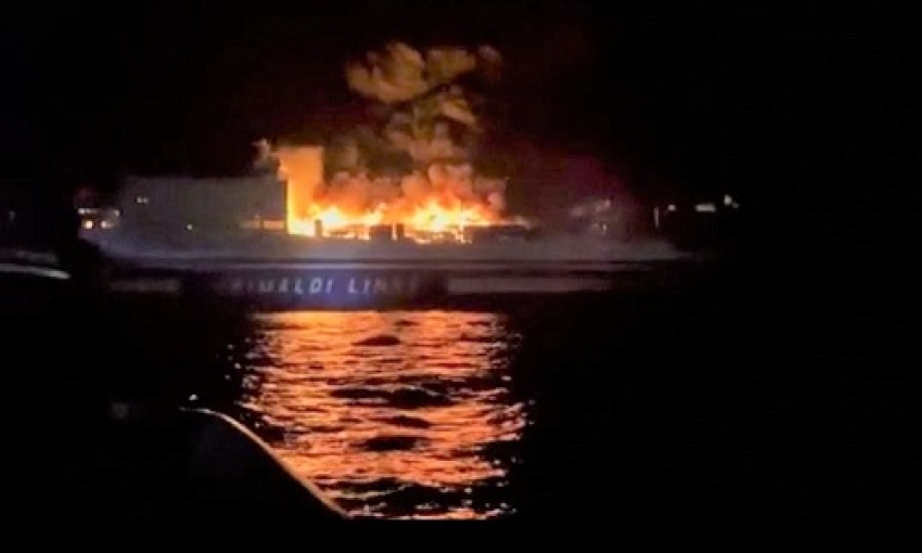 Incendio su un traghetto diretto a Brindisi. 300 persone tra passeggeri ed equipaggio sarebbero salve