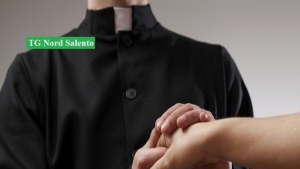 Tredicenne accusa un prete di averla violentata, poi ritratta: richiesta di archiviazione