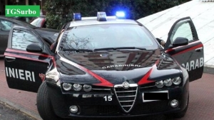 Sale sul tetto e minaccia di compiere un gesto estremo: carabiniere diplomatico lo salva