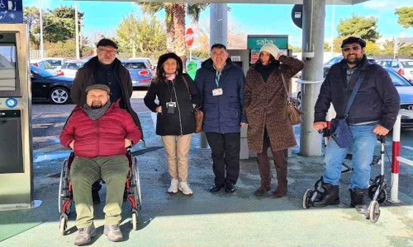 Disabilità e sosta nelle aree parcheggio: lo squinzanese Diego Petrelli all'incontro con Aeroporti di Puglia