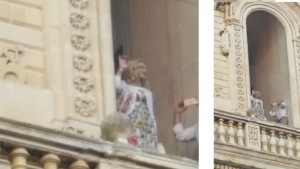 Madonna “appare” a Lecce: bagno di folla in Piazza Duomo con affaccio dal campanile