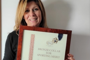 Collare di Bronzo a Clementina Veneziano, prima donna a praticare il sollevamento pesi in Italia
