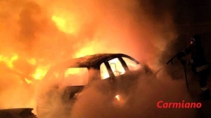 Bruciano nella notte le auto di un diacono: si indaga sull&#039;origine dell&#039;incendio