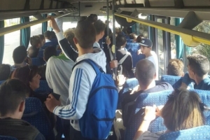 Studenti accalcati sui bus, si cercano soluzioni per contrastare gli assembramenti