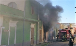 Va a fuoco la casa di un 65enne: forse un corto circuito la causa dell&#039;incendio
