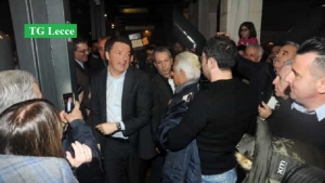 Matteo Renzi alle Officine Cantelmo lo scorso 1 marzo con il suo libro ‘Un’altra strada’